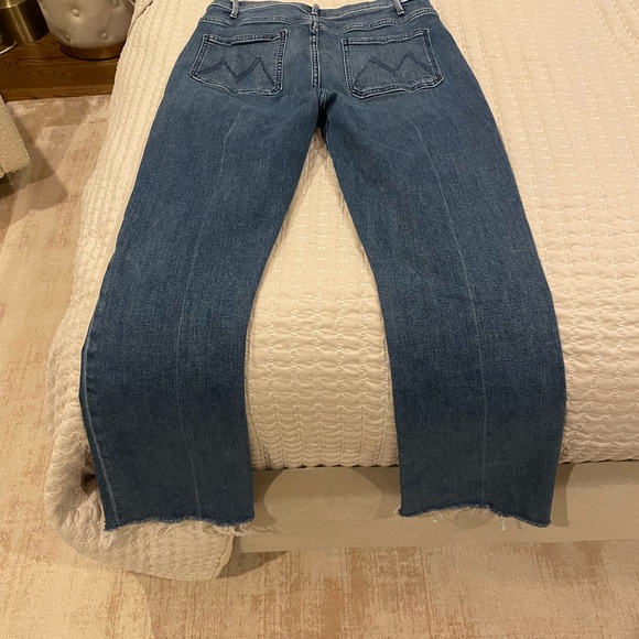 Mother jeans. Size 29 front pockets… frayed bottoms - Picture 4 of 4